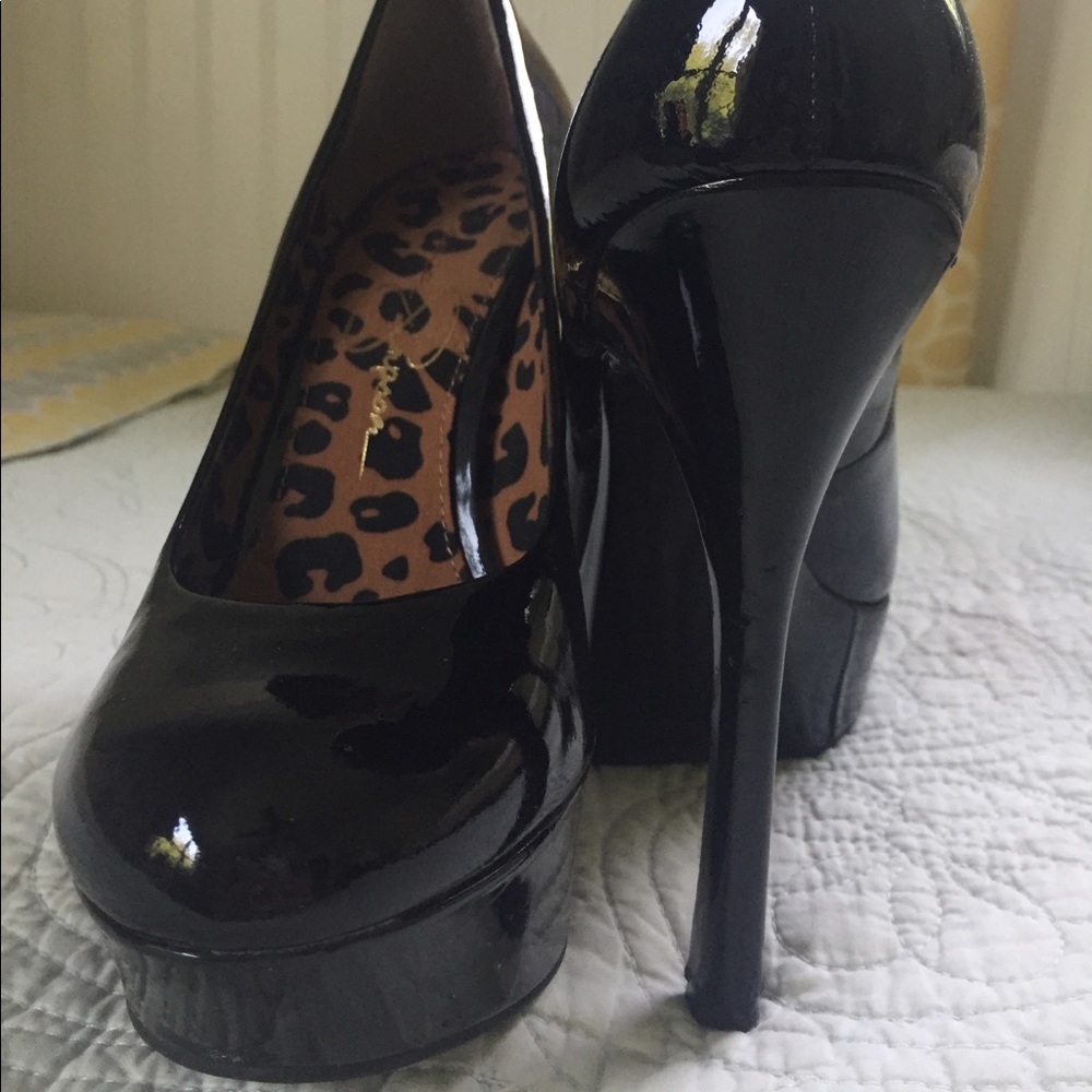 Jessica Simpson black patent platform heels size 7
